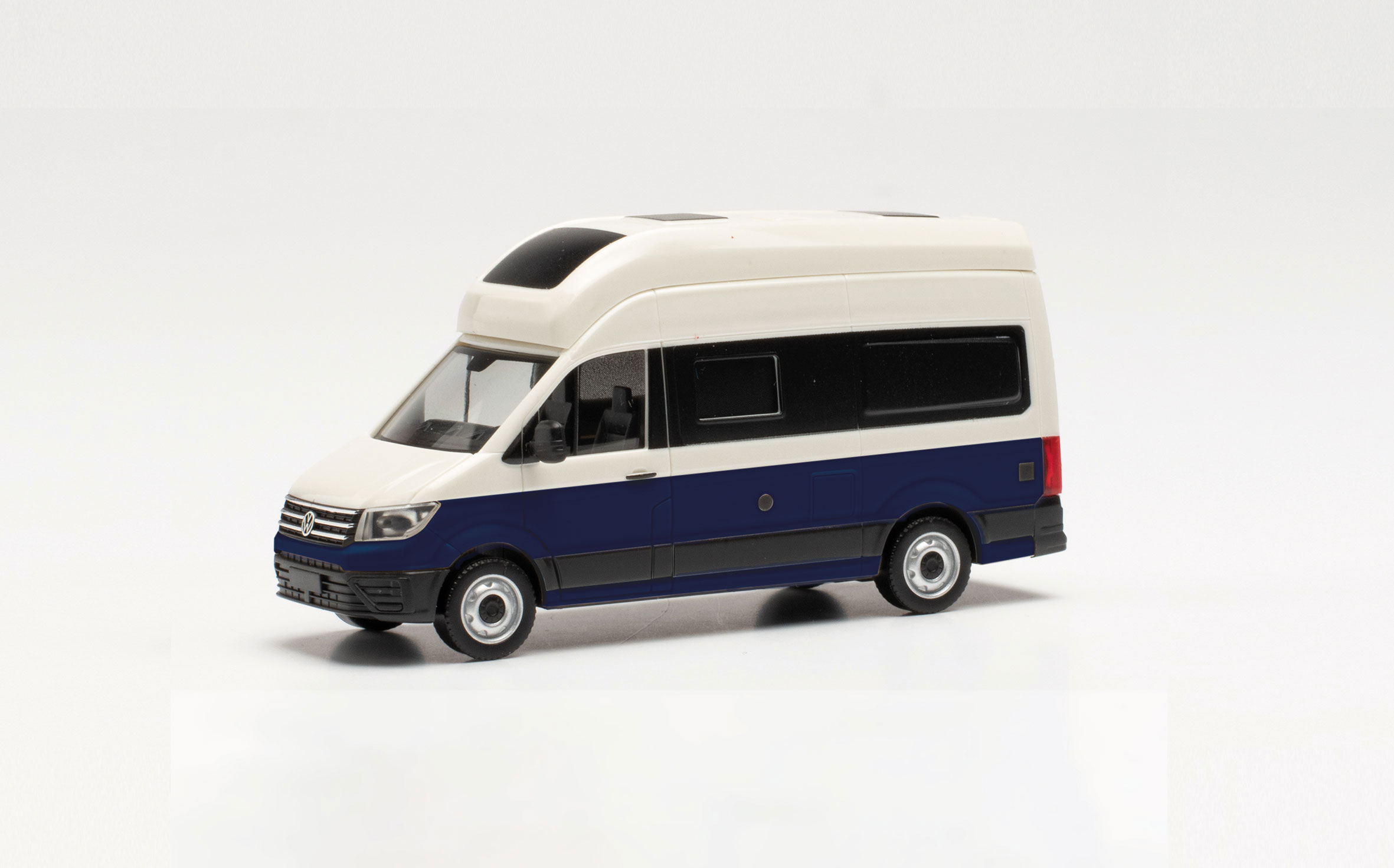 096294-002 VW Crafter Grand California candywhite