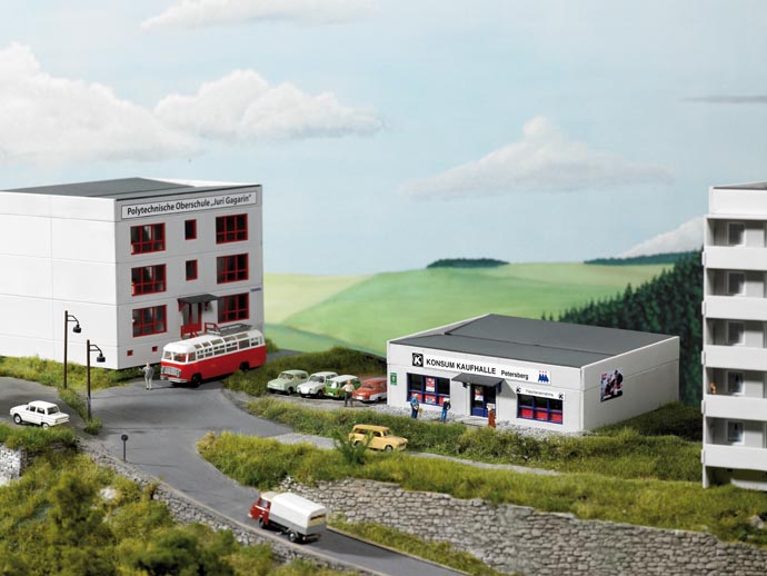 61151 Plattenbau Kaufhalle Petersberg